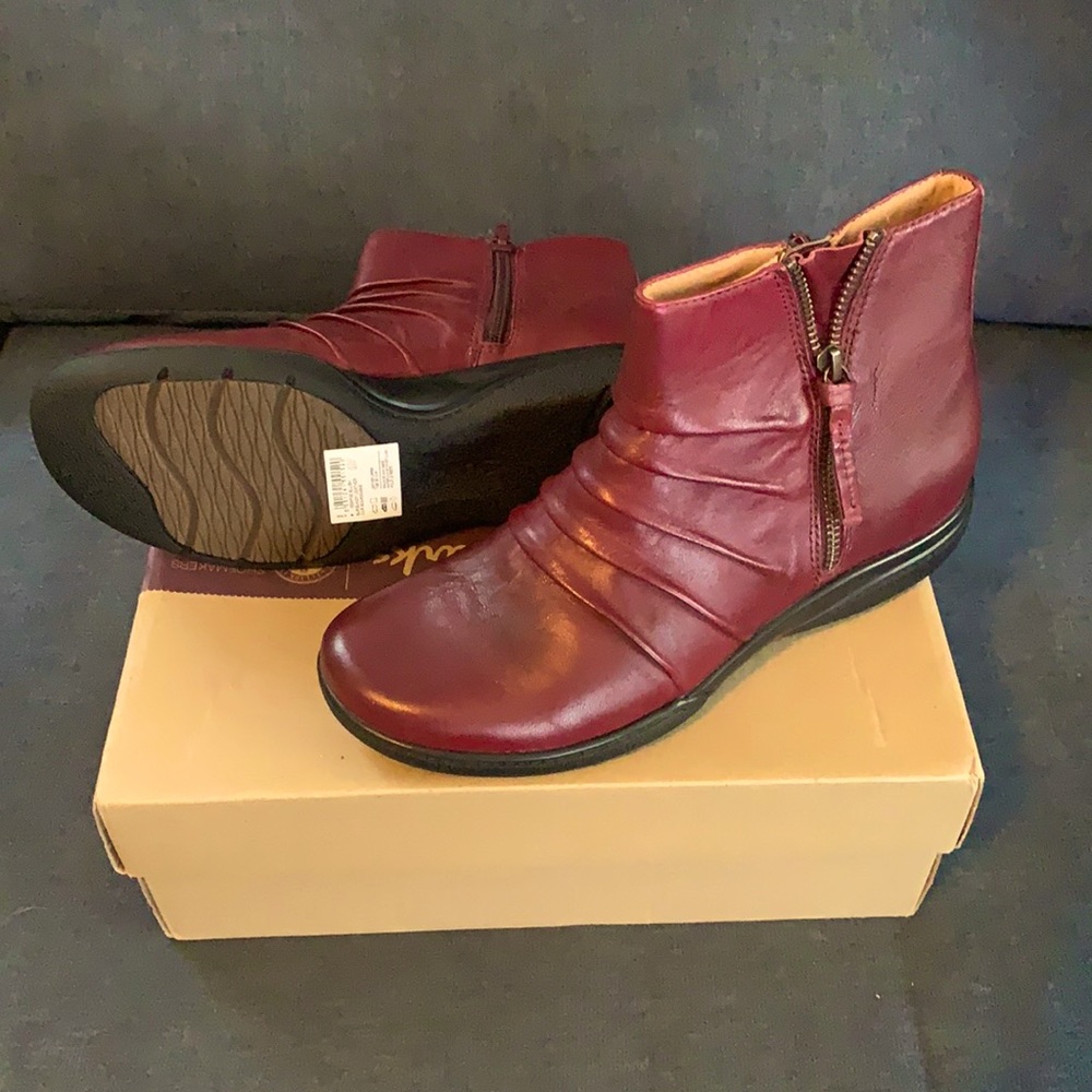 Clarks Burgundy Leather Ankle Boot (8M)